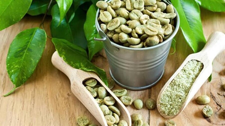 Yeni moda: Yeşil kahve

                                    Yeşil kahve son dönemlerde gündeme gelen kafein yerine klorojenik bir madde içeren yeşil kahvenin zayıflama yöntemi olarak da kullanılabileceği söylenmektedir. Fakat bu durumun zararlı sonuçları da olabilmektedir. Çünkü yeşil kahvenin zayıflamaya yardımcı olması için 7 bardak içilmesi gerekiyor günlük. Fakat 3 4 bardaktan sonra kahvenin negatif özellikleri vücutta kendini göstermeye başlıyorken 7 bardak kahve içmek ne kadar faydalı olur bilinmez. 
                                