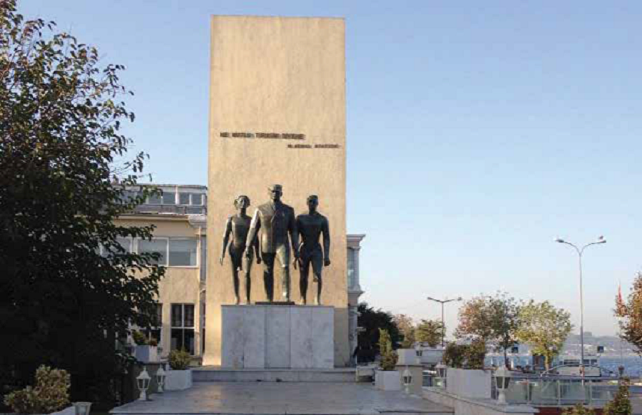 Şemsipaşa Atatürk Anıtı
