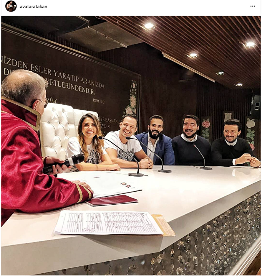 Ünlü boksör Atakan ise bu güzel gelişmeyi sosyal medya hesabından: "Evet :) Hayırlı eş huzurun başlangıcıdır" diyerek duyurdu.

                                    
                                