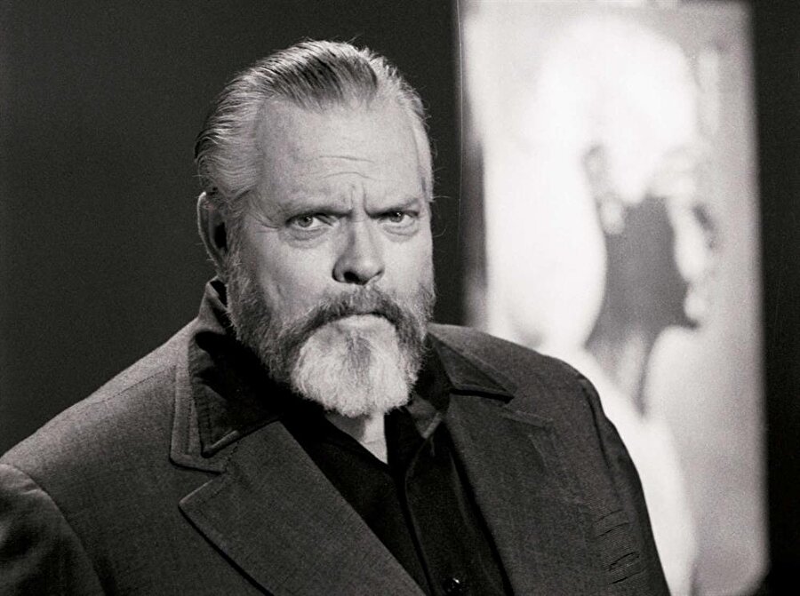 Orson Welles hayranıydı

                                    Ed Wood sinema dünyasının yıldızı olan Orson Welles'e hayrandı ve onu bir kahraman olarak görüyordu. Ed Wood yazar, yönetmen ve oyuncu olmasından dolayı Orson Welles'i kendisine yakın buluyordu. Ama hiç tanışma şansları olmadı.
                                