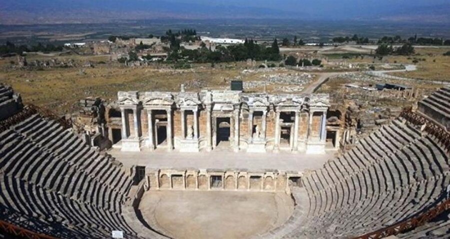 Denizli Hierapolis Arkeoloji Müzesi
Hierapolis Arkeoloji müzesinde eski lahitler ve heykeller salonu, küçük eserler salonu ve Hierapolis tiyatro salonu gibi bölümler bulunmaktadır. 