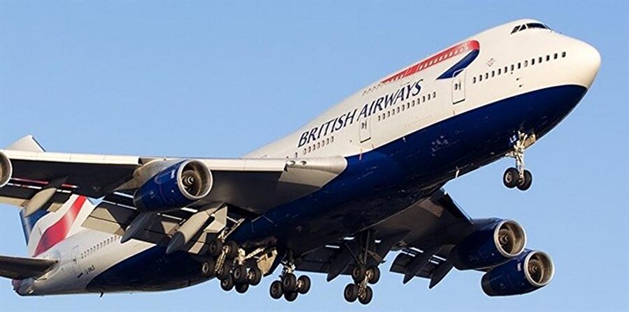 
                                    British Airways çalışanlarını temsil eden işçi sendikası Unite'dan yapılan açıklamada, uzun süredir şirketle devam eden ücret anlaşmazlığı nedeniyle 22-25 Şubat'ta kabin görevlilerinin greve gitme kararı aldığı belirtildi. Unite'ın açıklamasında BA kabin görevlilerinin yoksulluk sınırında çalıştıkları, bir kabin görevlisinin yıllık ortalama 16 bin sterlin (73.600 TL) kazandığı öne sürüldü. British Airways'ten yapılan açıklamada ise şirkette çalışan kabin görevlilerine geçen yıl ödenen en düşük ücretin yıllık yaklaşık 21 bin sterlin (96.600 TL) olduğu belirtildi.
                                