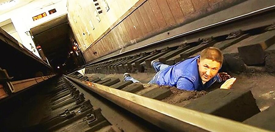 Metro durağındayken attığınız her adıma dikkat edin. 