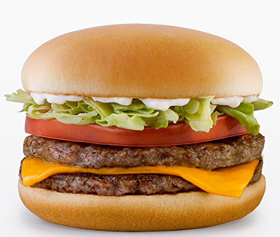 Hamburger mitleri yalan!

                                    
                                    
                                    
                                    
                                    
                                    Hamburgerinizi taze yapmaları için bazı sosları ve sebzeleri eksik söylemeniz gerektiğini belki duymuşsunuzdur. McDonald's çalışanlarından biri, bunun büyük bir yalan olduğunu söyledi. Hamburgerler, türüne göre belli bir sırayla yapılıyor. İster istemez, sizin hamburgeriniz sipariş vermeden önce bir kısmı hazırlanmış olabiliyor.
                                
                                
                                
                                
                                
                                