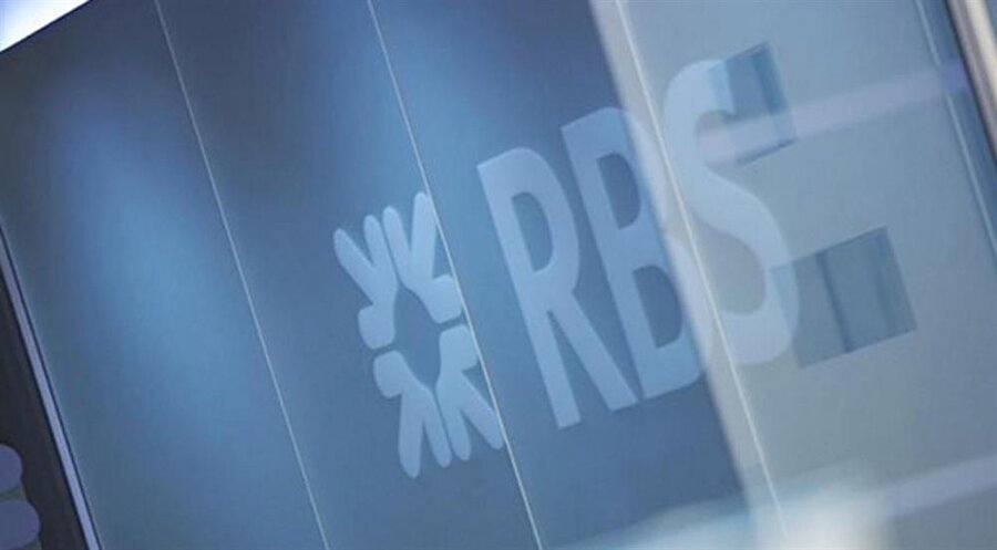 İngiltere'nin önde gelen bankalarından Royal Bank of Scotland'ın bazı yöneticilerinin bankanın kayıtlarında tahrifat yaptığı iddia edildi. İngiliz yayın kurumu BBC'ye konuşan bankanın eski çalışanlarından Kıdemli Yönetici Mark Wright, bankanın bazı çalışanlarının resmi kayıtlarda tahrifat yaparak hatalı uygulamaları gizlediğini öne sürdü. İddialar için RBS'den açıklama bekleniyor.