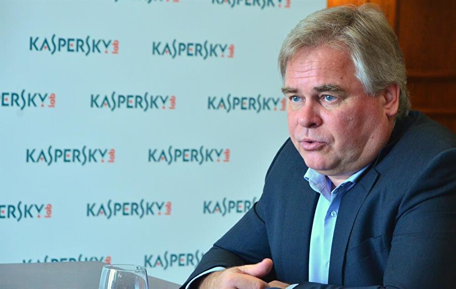 Siber suçları işleyenlerin artık çok akıllı ve profesyonelce hareket ettiklerini belirten Kaspersky , "Bu suçlarda ülke sınırı ve saat farkı yok." ifadesini kullandı.