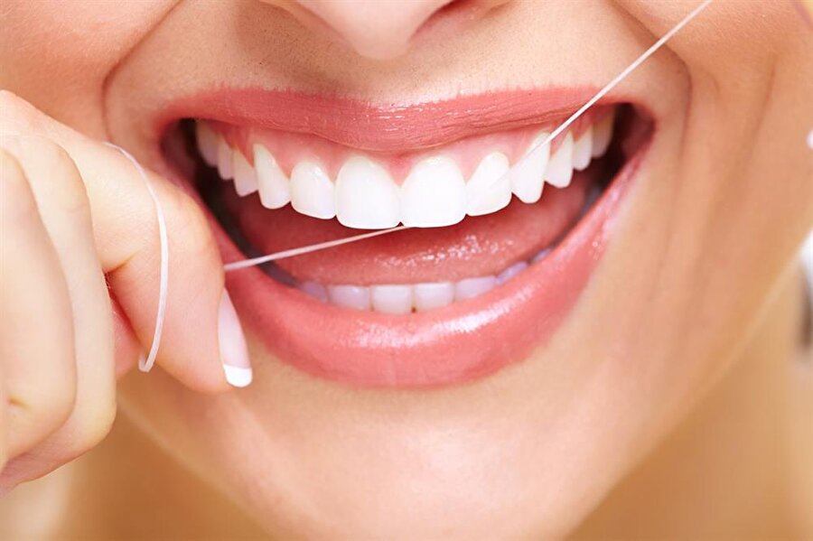 Ağız hijyeni
Günde en az 3 kez dişler fırçalanmalı. Mutlaka günde 2 kez de diş ipi kullanılmalı.