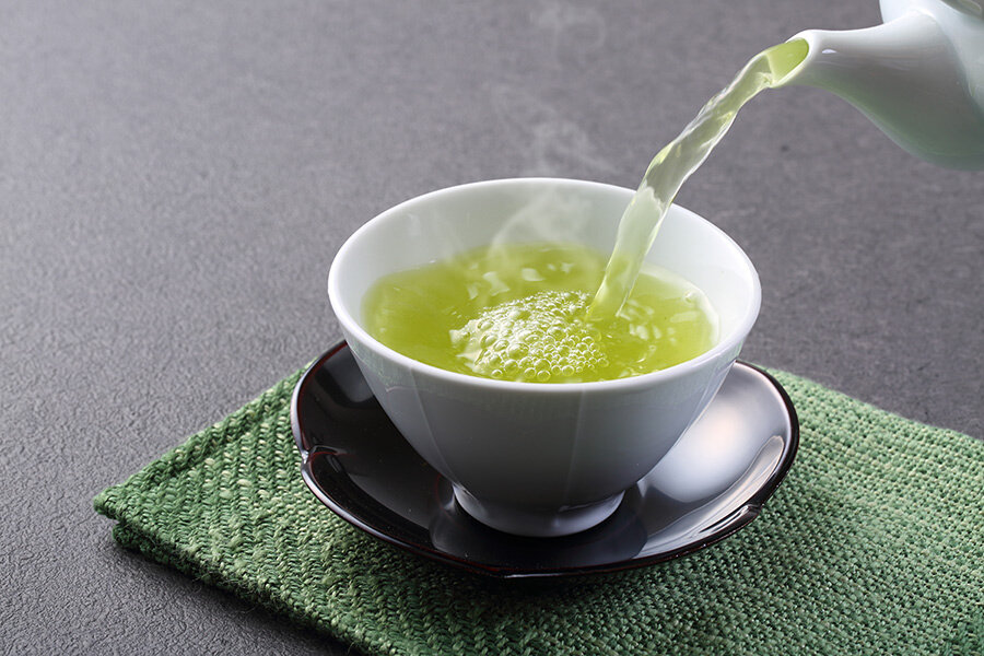 Yeşil çay
Yemeklerin ardından tüketeceğiniz yeşil çay da ağız kokusunu önler.