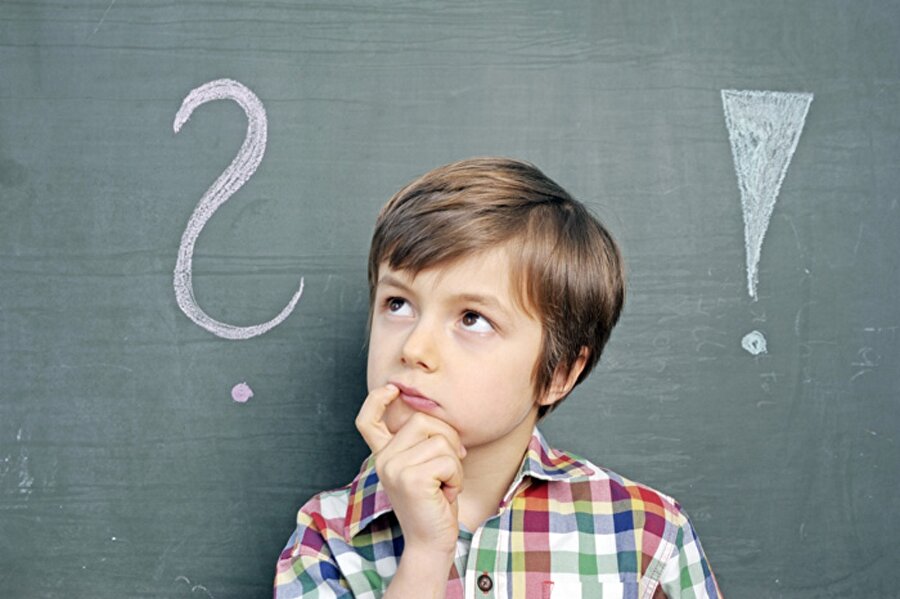 Karar verme yeteneğini güçlendirin
Onun kendi kararlarını verebilmesi ileride özgüven kazanmış bir birey olmasını sağlayacaktır. Bu yüzden onun karar verme yeteneğini güçlendirmeye çalışın. Örnek vermek gerekirse, haftanın bir günü onun istediği bir yemeği yapın. Ya da kıyafetleri arasında onun istediğini giydirin.