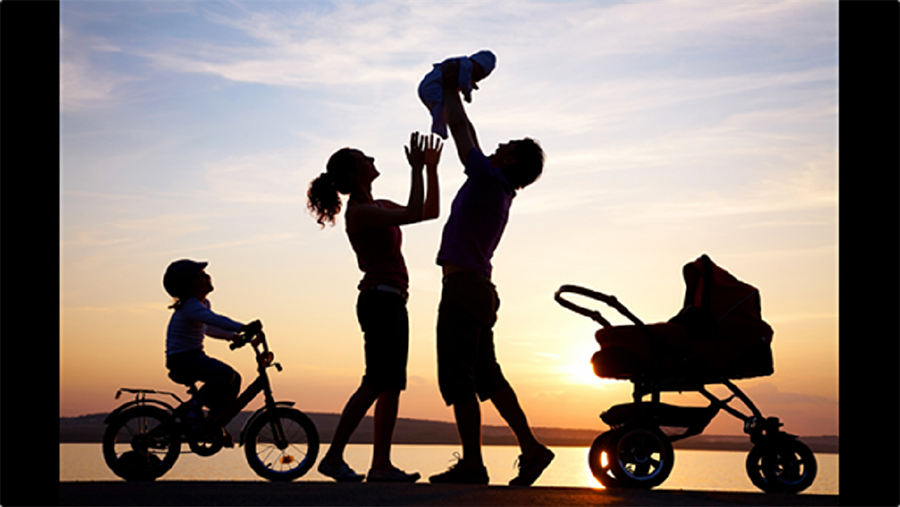 Aile ile birlikte olma saatleri ayarlayın
Aile saati dediğimiz olgu aile büyükleri ile birlikte geçirilen zamandır. Teyze, hala, dayı, büyükanne gibi aile büyükleri ile birlikte vakit geçirin. Bu sayede çocuğunuzun aile değerleri gelişecektir. 