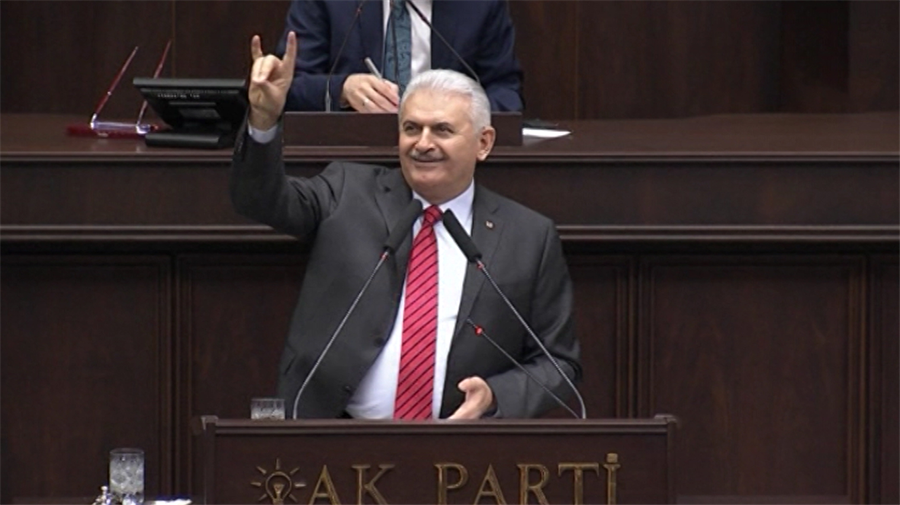 başbakan binali yıldırım bozkurt işareti yaptı