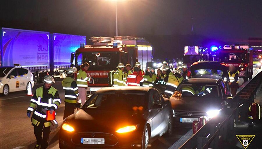 Yüksek bir maliyetle üretilen Tesla Model S aracının hasar görmesini göze alarak diğer şoförü kurtarmayı başaran adamın namı Tesla Motors'un kurucusu Elon Musk'a kadar ulaştı.