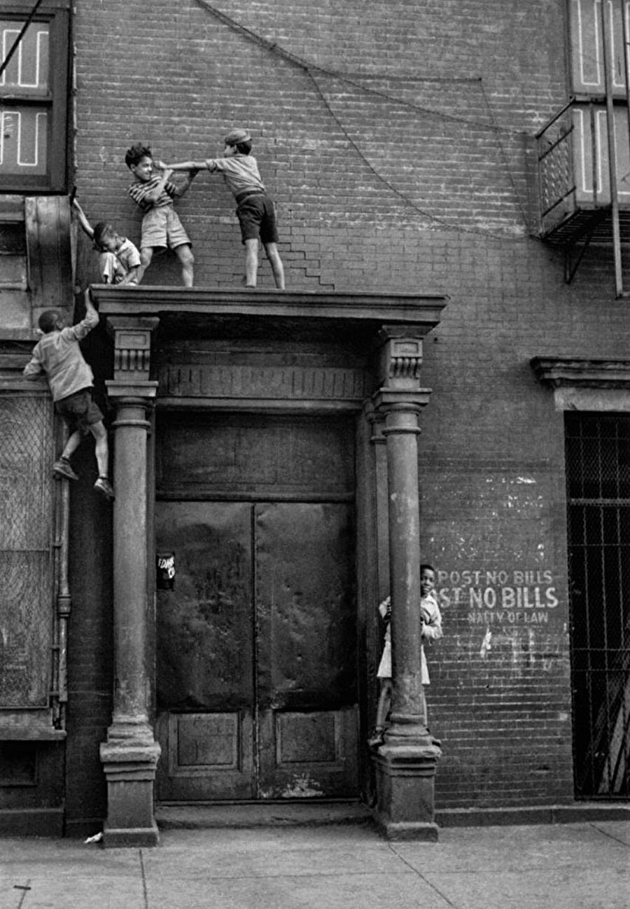Çocuk oyunları, New York, 1940

                                    
                                