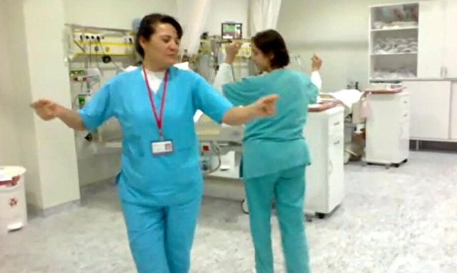 Kepez İlçesi'ndeki özel hastanenin eski bir çalışanı tarafından paylaşılan görüntüler, yoğun bakım ünitelerinde çekildi.