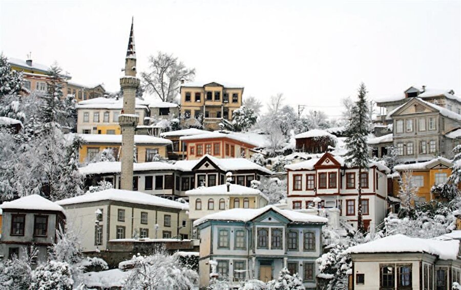 
                                    
                                    Kalenin ardından Giresun Merkez'deki ahşap evlerin bulunduğu caddelerde biraz nostalji yapabilirsiniz.
                                
                                