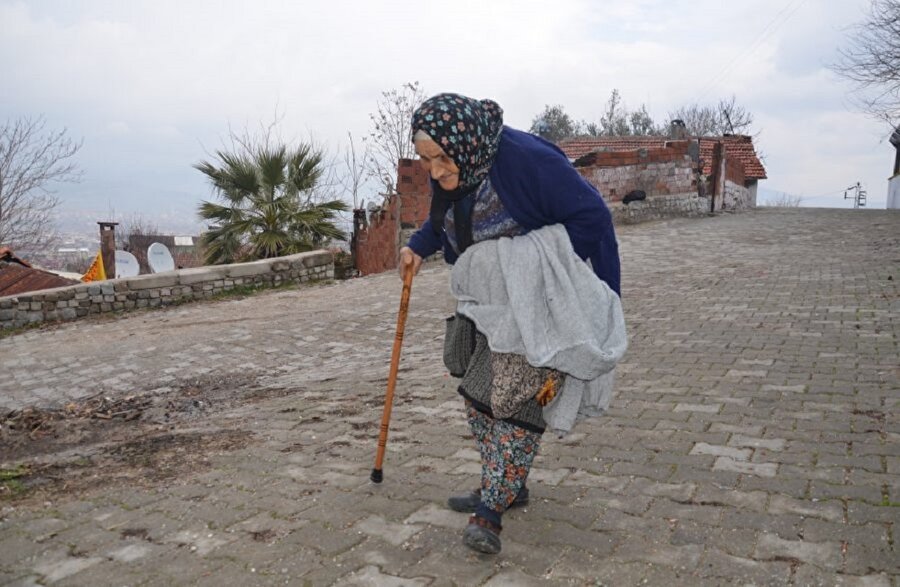 Değneği silah sayılan 82 yaşındaki kadına verilen ceza şoke etti.