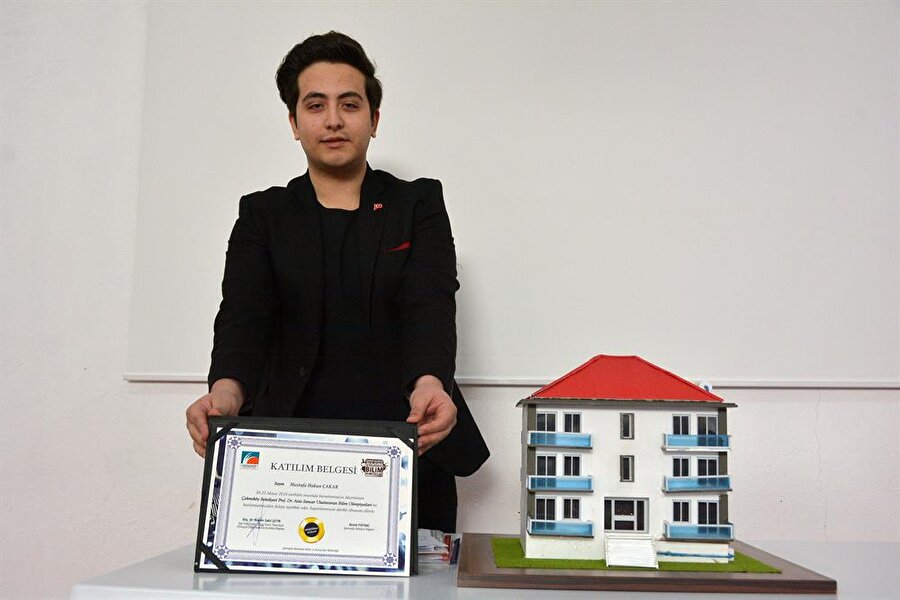 Edremit'te özel bir lisede okuyan Mustafa Hakan Çakar, yaptığı açıklamada, çeşme suyundan atıklar çıktığını görünce bu projenin aklına geldiğini belirterek çalışma başlatmadan önce bir literatür taraması yaptığını anlattı.