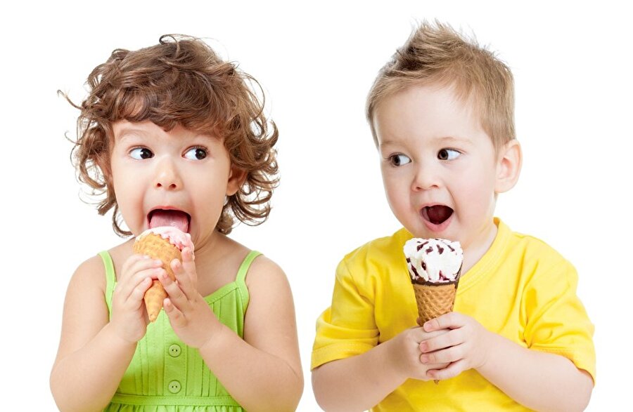 Uzmanlar uyarıyor!

                                    
                                    Uzmanlar çocuk konuşma bozukluğu yaşıyorsa, şeker ya da dondurma yerken dilini ağzından çıkaramıyorsa dil ve dudak bağı problemlerinden şüphelenilmesi gerektiğini söylüyor.
                                
                                