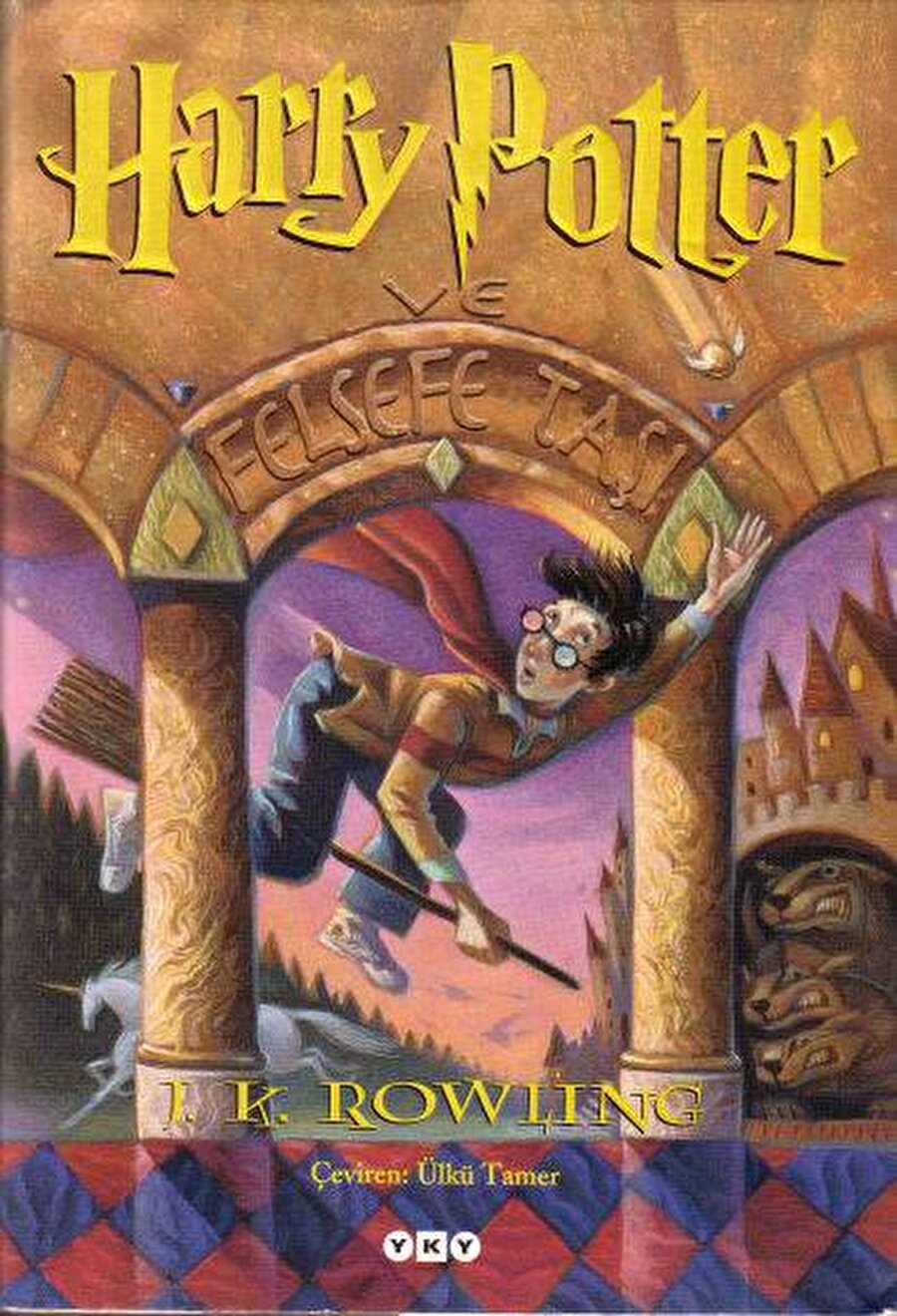 Harry Potter ve Felsefe Taşı

                                    
                                    Filmleri de gişe rekorları kıran Harry Potter serisinin ilk kitabıdır. J.K Rowling tarafından yazılan bu kitap okuyucularını büyücülerin dünyasına sokar. Üç başlı köpeklerin, sihirli asaların, görünmezlik pelerinlerinin ve kötü adamların olduğu bu dünya çok sevilmiş olacak ki 1997 yılında yayımlanmasına rağmen tam 107 milyon adet satılmış.

                                
                                