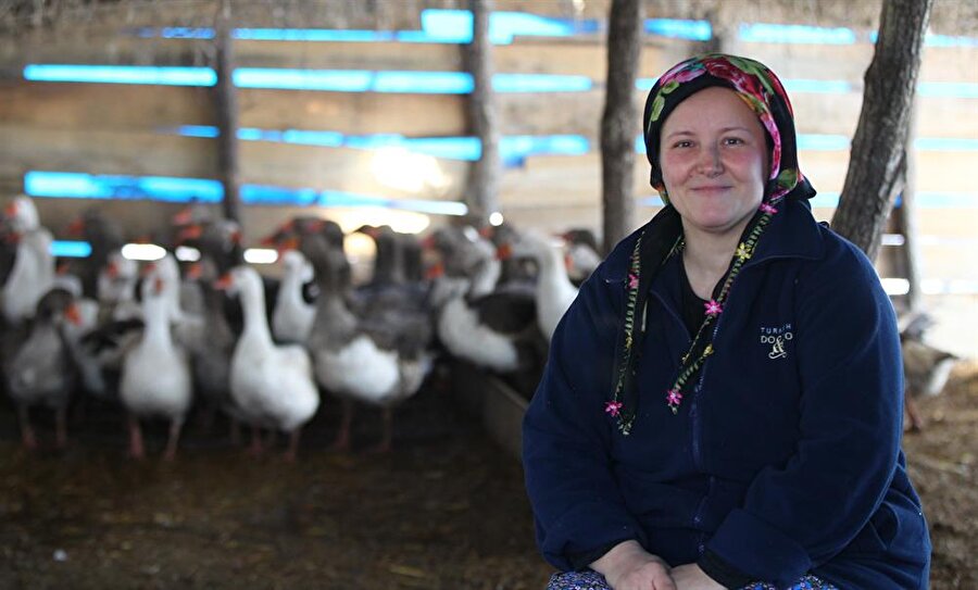 Eşinin köyünde iş kurdu, siparişlere yetişemiyor.