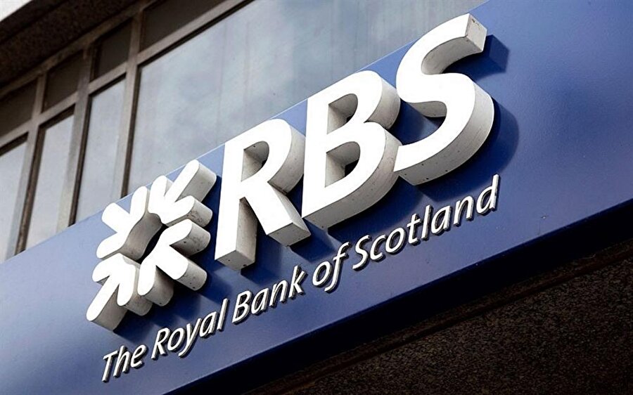 İngiltere'nin önde gelen bankalarından Royal Bank of Scotland (RBS) geçen yıl yaklaşık 7 milyar sterlin zarar ettiğini açıkladı. İngiliz hükümetinin 2008 krizinin ardından yaklaşık 58 milyar sterlin kârşılığında iflastan kurtardığı banka, son 9 yıldır düzenli olarak zarar açıklıyor. Bankanın 2018'den önce kara geçmesinin beklenmediği belirtiliyor.

 İngiltere ekonomisi 2016'nın son çeyreğinde %0.7 ile son bir yılın en hızlı büyümesini gerçekleştirerek hazirandaki Brexit oylamasının büyüme üzerinde ne kadar küçük bir etki gösterdiğini de ortaya koydu.