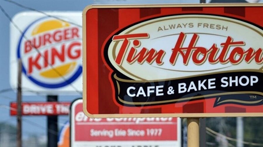 Burger King'in sahibi RBI, tavuk restoranı zinciri Popeyes'i 1,8 milyar dolara satın almak üzere anlaştı. Kanada merkezli RBI ve ABD merkezli Popeyes Louisiana Kitchen'den yapılan ortak açıklamaya göre, iki şirket birleşmek için anlaşmaya vardı. ABD'li Burger King'in 2014 yazında Kanadalı Tim Hortons ile birleşmesiyle meydana gelen Restaurant Brands International, 20 binin üzerinde mağazasıyla dünyanın en büyük üçüncü fast food zinciri özelliğini taşıyor.