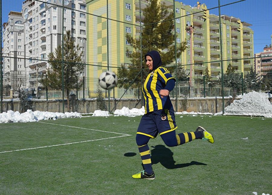 Fenerbahçe'de futbol oynamak isteyen Azize Ay'ın hayali ...