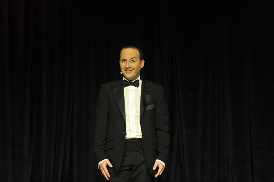 Ünlü oyuncu Tolga Çevik trafik kazası geçirdi