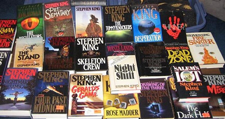 Stephen King, kitapları ve onların uyarlamaları olan filmleri karşılaştırdığını ve kitaba en uygun yapımın Yeşil Yol olduğunu söylemiştir. 

                                    
                                