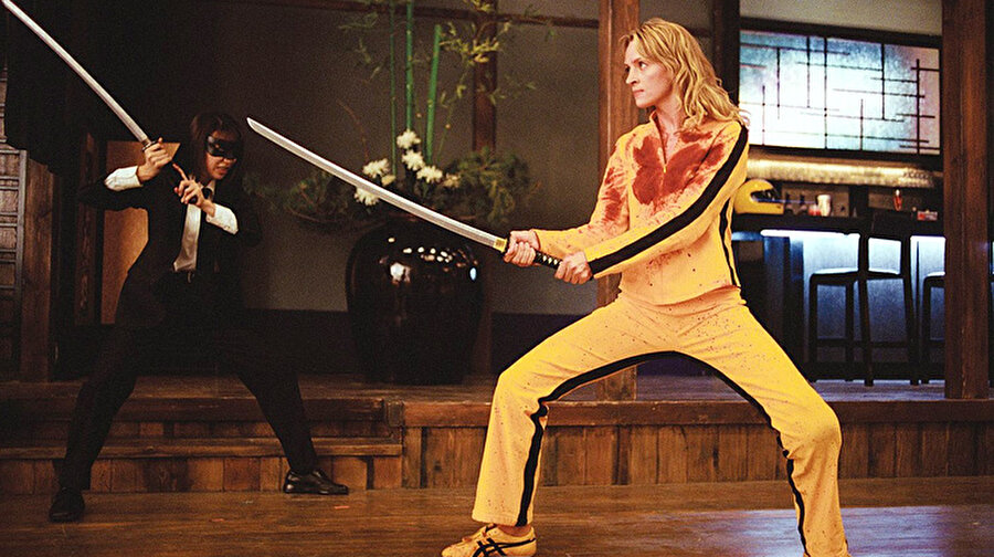 Kill Bill: Vol:1 (2004)

                                    
                                    
                                    
                                    Quentin Tarantino'nun kült filmlerinden birisi olan Kill Bill, gerek müzikleri gerekse aksiyon sahneleriyle akıllara kazınmış önemli bir film. Özellikle aklımıza kazınmış olan ıslığın başını çektiği efsaneleşen müzikleri , izleyince ne dediğimizi anlayacağınız estetik aksiyon sahneleri ve ilginç kurgusuyla bu filme bayılacaksınız. Yine bir intikam konusu olan bu film IMDB'den tam 10 puan almıştır. 

                                
                                
                                
                                