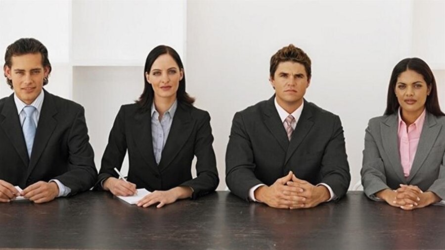 Yeteneklerinizi ön plana çıkartın
İnsan kaynakları uzmanları adaylara sadece yeteneklerini madde madde sundukları bir görüşme tarzından uzak durmaları gerektiğini söylüyor. Yetenekleri işin gerektirdikleriyle örtüştürerek anlatmak karşı tarafı daha çok etkiliyor. Sizde bu yolu izleyin.