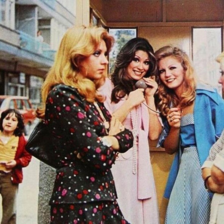 Gülşen Bubikoğlu - Aydan Adan - Nilgün Atılgan ve Serpil Nur
