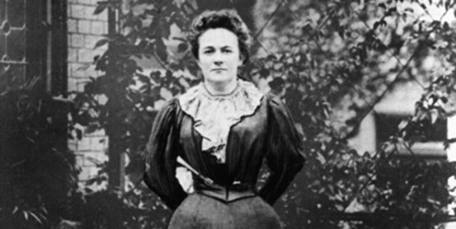 Clara Zetkin öncülük etti

                                    
                                    
                                    
                                    
                                    
                                    
                                    
                                    Almanya Sosyal Demokrat Partisi'den Clara Zetkin, 8 Mart'ın Dünya Kadınlar Günü olarak anılmasını önerir.
                                
                                
                                
                                
                                
                                
                                
                                