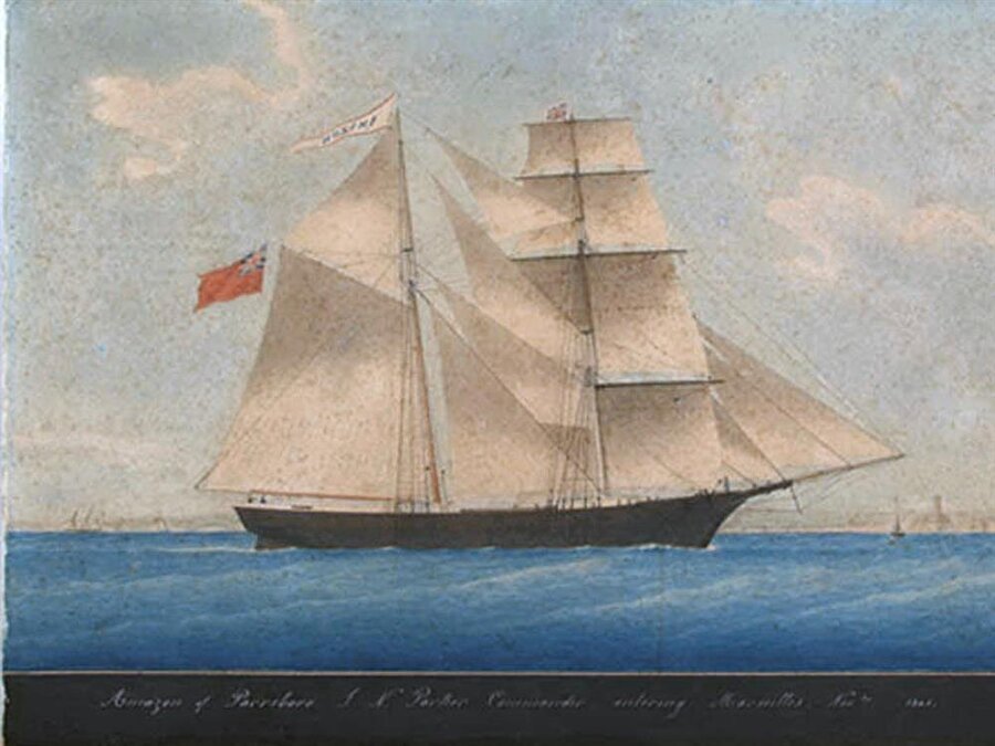 “Uğursuz Gemi” Mary Celeste

                                    
                                    
                                    1861 yılında bir gemici tarafından yaptırılan geminin ilk ismi Amazon'du. Tam 282 tonluk bu devasa gemi ticari nakliyat yapılması için bir firmaya verildi. Bundan sonra geminin başına gelenler ona “uğursuz” lakabını aldırttı. Amazon gemisinin başına geçen ilk kaptan olan Robert Mc Lellan geminin ortaklarından birisinin oğluydu. Gemi kaptanı olduktan tam 9 gün sonra sefer sırasında aniden öldü. 

                                
                                
                                