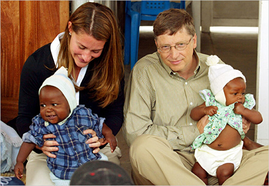 Soru 11: 15 yıl sonra kendinizi nerede görüyorsunuz?
Bill Gates: 15 sene sonra 76 yaşında olacağım, umarım büyük baba olurum. Kurduğum sivil toplum kuruluşları sayesinde çocuk ölümleri azalmış olacak gibi görünüyor. Umarım 15 yıl sonra tekrar bir Reddit oturumuna katılırım.