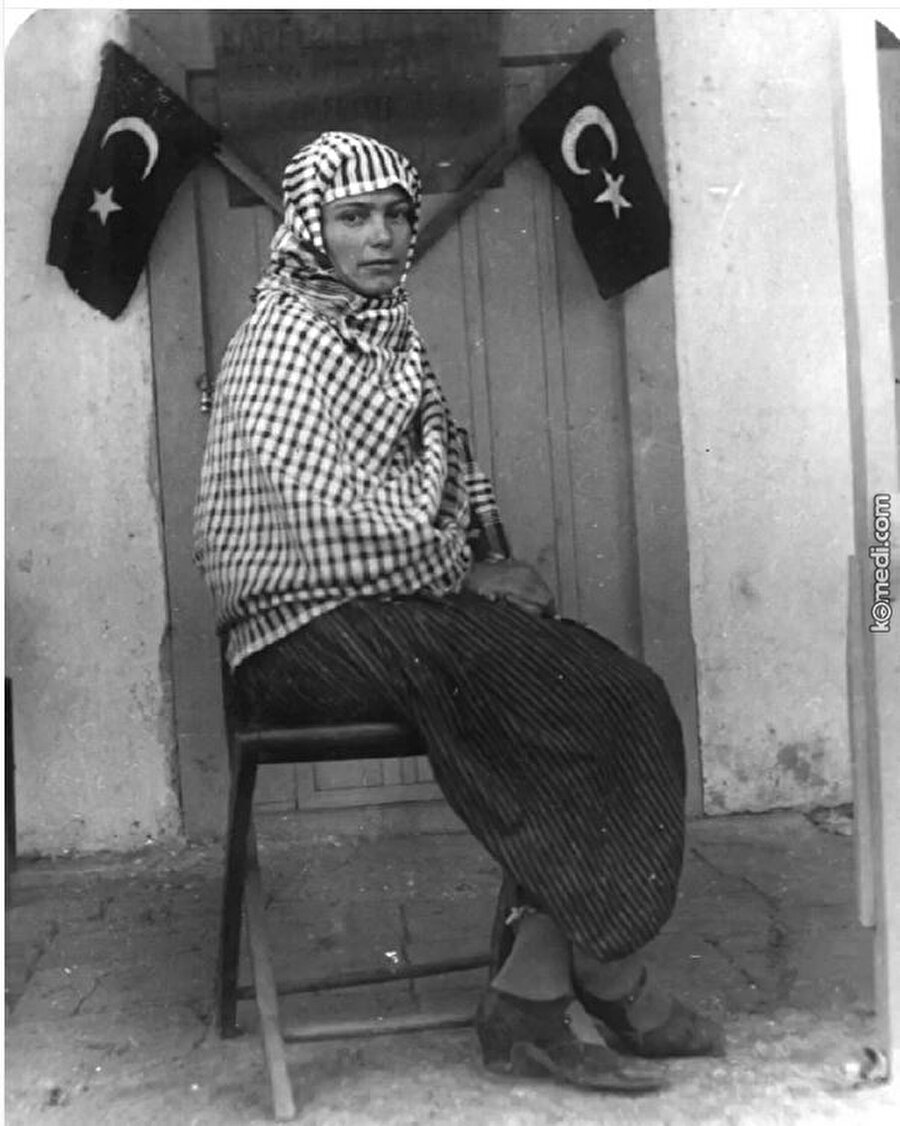Kumarı yasaklayan ilk kadın muhtar Gül Esin 

                                    
                                    
                                    Göreve geldiği süreç içerisinde kahvehaneler de kumar oynamayı yasaklatmış, kız kaçırma olaylarının önüne geçip, nikah işlerini düzene sokmuştur.
                                
                                
                                
