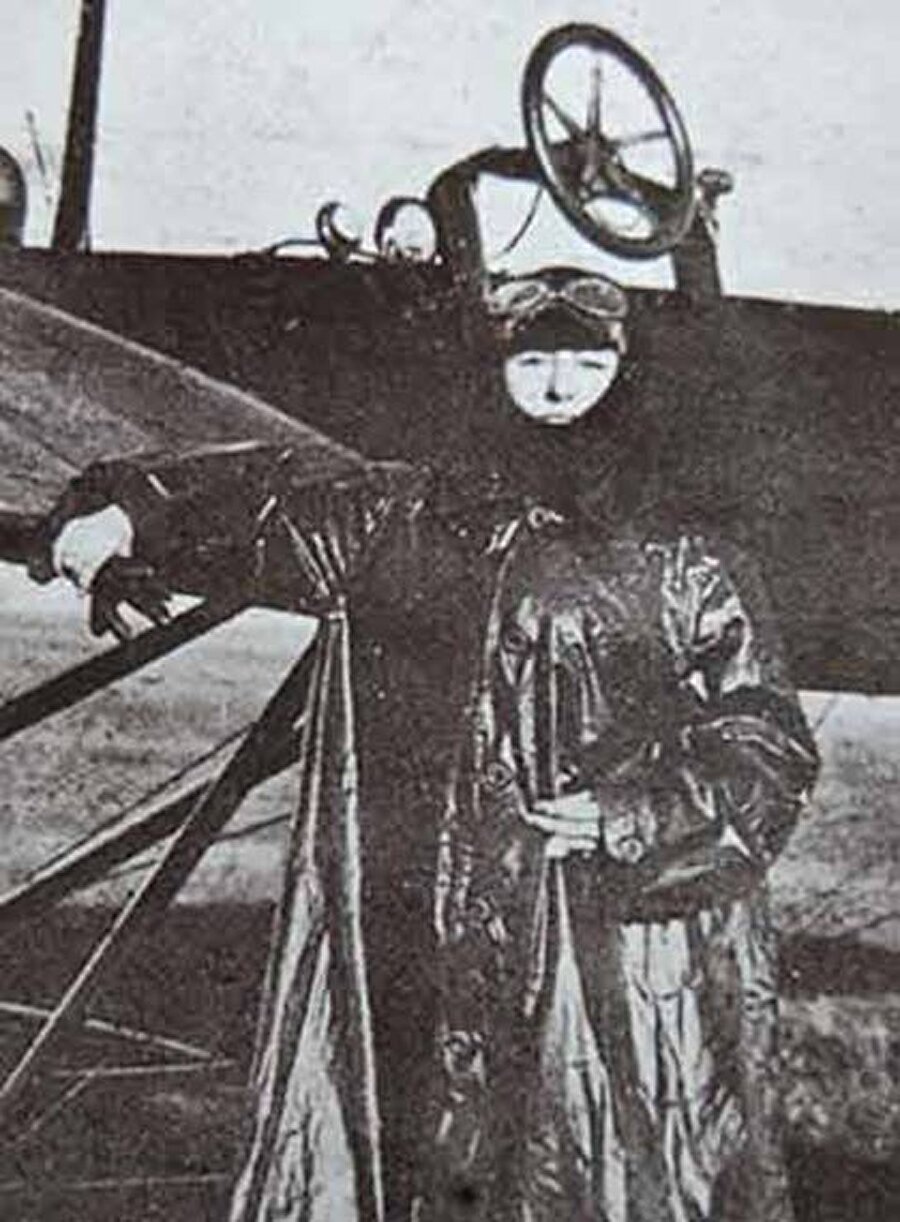 İlk kadın pilot Belkıs Şevket

                                    
                                    
                                    
                                
                                
                                