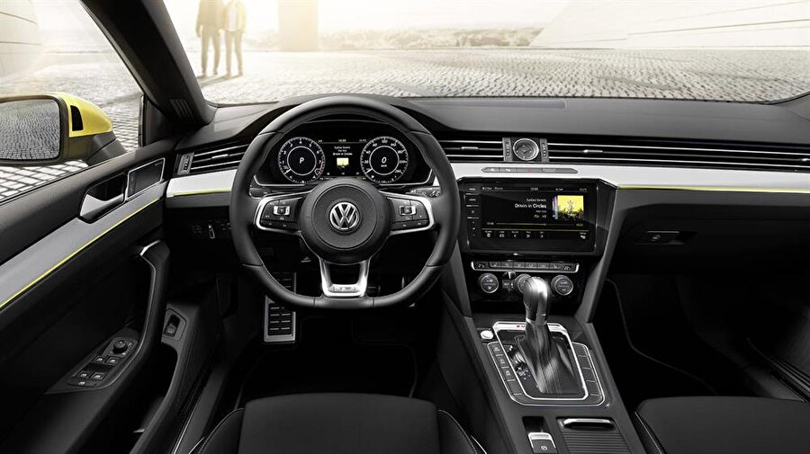 Donanım​
Volkswagen'in Arteon dahilinde üç farklı donanım seçeneğiyle kullanıcıların karşısına çıkması bekleniyor. Başlangıç seviyesinde merkezde konumlanan multimedya ekranın büyüklüğü 6.5 inç olarak belirleniyor. Donanım seviyeleri yükseldikçe bu ekranın boyutu 9.2 inçe kadar değişim gösterirken, LED farlar, 17 inç büyüklüğündeki jantlar, sürücüye yardımcı elektronik destek ve güvenlik destekleri de donanım seviyelerine göre değişim gösteren parçalar arasında. Donanım sevilerinin en üstündeyse R-Line yer alıyor.
