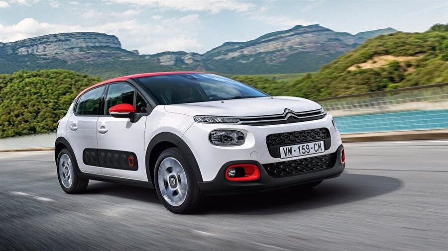 Jüri değerlendirmesi sonucunda 319 puan olarak yılın en iyi otomobil ödülüne kavuşan otomobil ise Peugeot 3008 oldu.​​