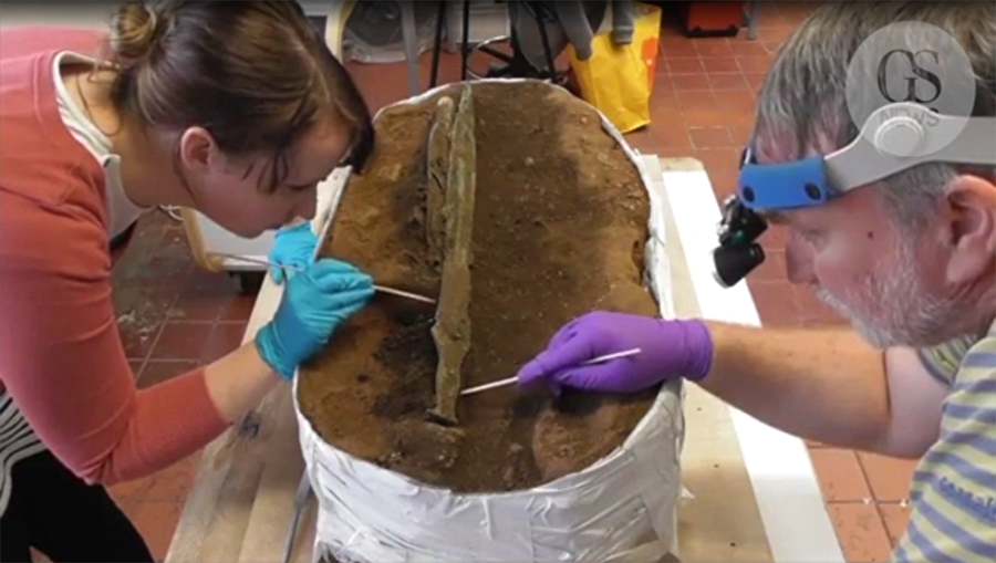 İskoçya'da 3000 yıllık kılıç bulundu: Kınından yeni çıkmış gibi