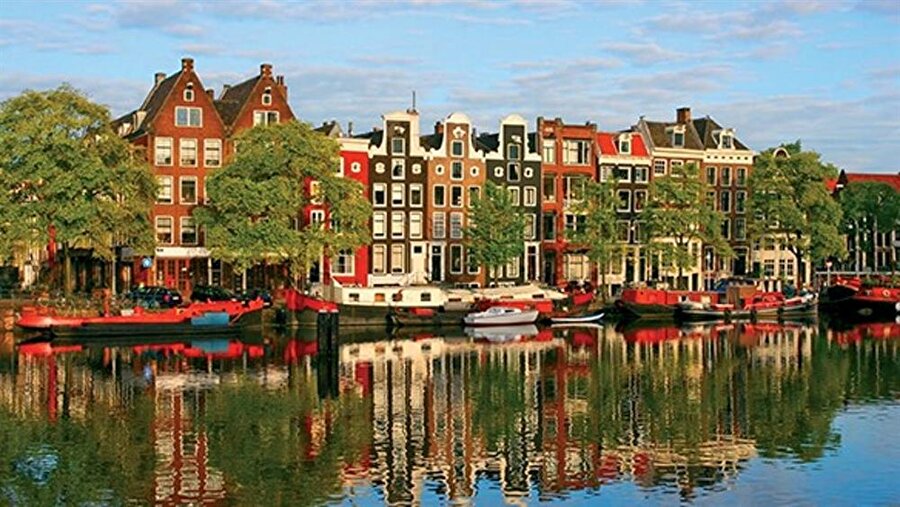 10. Hollanda
Hollanda diğer ülkelere göre iyi skorlar alırken, ülkenin puanını geçici istihdam oranı aşağı çekiyor. Ülke buna rağmen kendini ilk 10'da buluyor.
