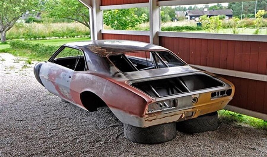 Bahçede çürüyen 68 model Chevrolet Camaro'yu tam bir canavara dönüştürdü!