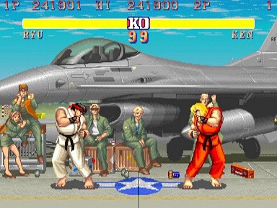 Street Fighter II
90'lı yılları yaşayan her genç Street Fighter serisini biliyordur, durmamıştır. Street Fighter II: The World Warrior, 1991'de Capcom şirketi tarafından üretilmiş Street Fighter oyununun devam oyunudur. Arcade donanımı olan Cp Sistemi'ni kullanan Capcom'un 14. oyunudur. Street Fighter II'nin başarısı 1990'ların başında Arcade oyun endüstrisi için bir rönesans devri olmuştur. 1994 'de Amerikada arcade ve ev konsollarında 25 milyon adet satmıştır . 1995 yılında çıkan yeni versiyonlarından 2 milyar dolar kar etmiştir. Oyun konsolu portu 14 milyon adet satmıştır, Snes portu 6.3 milyon satmış, Capcom'un 2013 yılına kadar en çok satmış oyunu unvanını elinde tutmuştur. Oyunda amaç tüm rakiplerle dövüşerek yendikten sonra Sagat'ı yenip Mister Bison'u öldürmektir. Atari salonlarında en çok oynanan oyunlardan biridir. Jeton canavarı bir oyundur.

 Serinin sonuncusu olarak Ultra Street Fighter II The Final Challenger duyuruldu. Nintendo Switch konsolu için çıkarılacak olan oyun 1994'te çıkan Street Fighter II Turbo'nun geliştirilmiş versiyonu olarak karşımıza çıkacak. Oyunun en önemli karakterleri Ryu ve Ken yeni halleri ile oyunda Evil Ryu ve Violent Ken olarak boy gösterecek. 30 yıllık Street Fighter tarihinden 1,500 illüstrasyonun ve 250'den fazla sanatsal çizimin de bulunduğu Ultra Street Fighter II: The Final Challenger, dolu dolu içeriklerle Switch'in oyun yelpazesini genişletecek. Yeni oyunun Mayıs 2017 tarihinde raflarda yerini alması bekleniyor.

 Kaynaklar: Wikipedia, MerlininKazanı