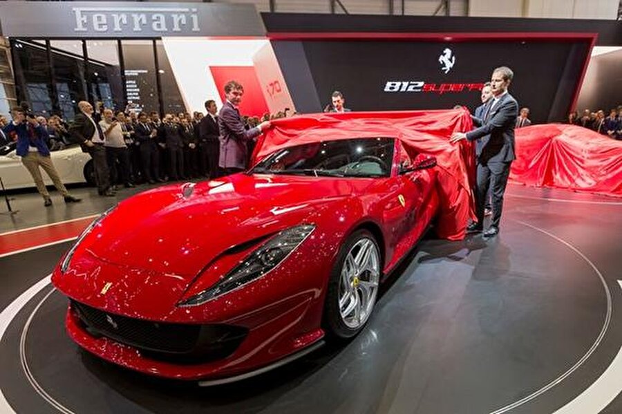 Cenevre fuarında tanıtılan Ferrari tarihinin en güçlü ve en hızlı otomobili olan 812 Superfast'in, haziran ayında Türkiye'de satışa sunulması planlanıyor.
