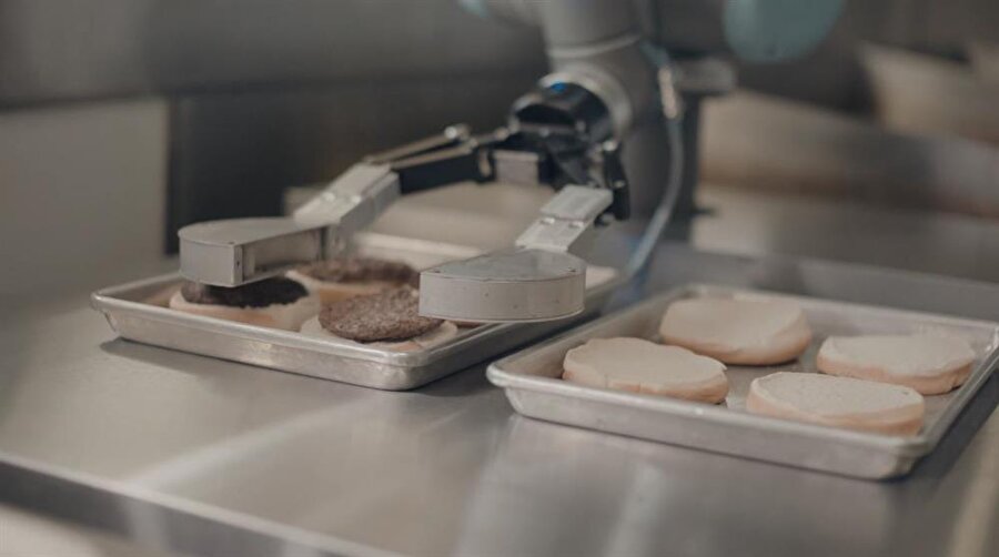 Şimdilik sadece CaliBurger'in Pasadena'daki şubesinde çalışan Flippy'nin önümüzdeki yıllarda çok daha fazla kullanılacağı söyleniyor.