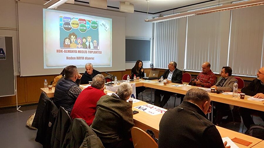 24 Ocak 2017: Avrupa’da aktif bir şekilde çalışmalar yürüten HDK tarafından başlatılan "hayır" kampanyası kapsamında, Köln'de toplantı düzenlendi.

                                    
                                    
                                    
                                    
                                
                                
                                
                                