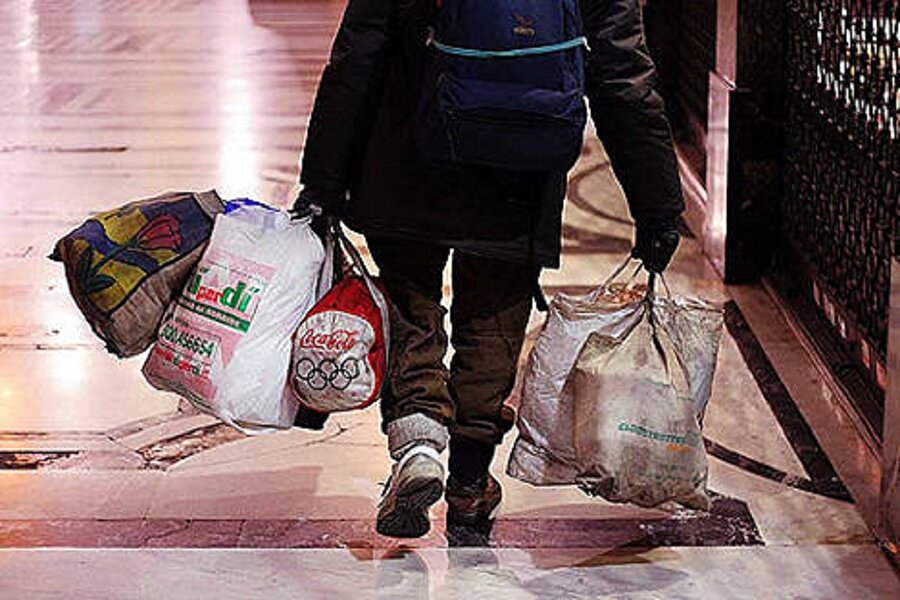 Kıskanç sevgili, evsiz adamı canlı canlı yakarak öldürdü.