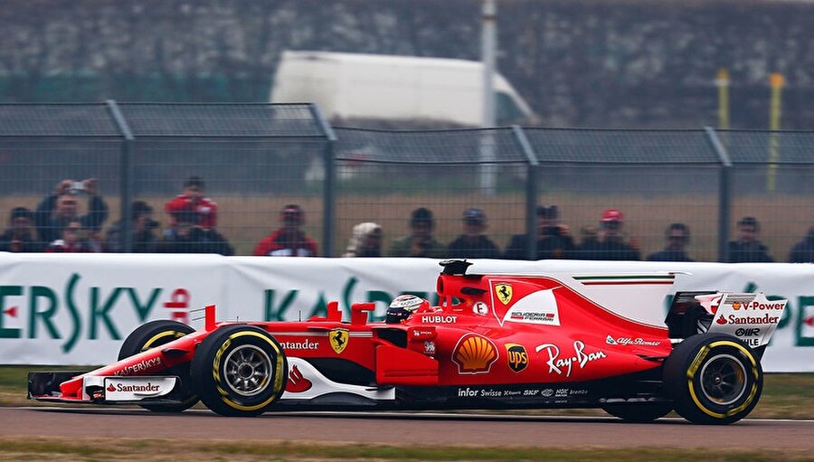 Fiorano pistindeki tanıtım etkinliğinde takım pilotları Kimi Raikkonen ve Sebastian Vettel'in toplam 100 km'lik bir test sürüşü gerçekleştirdiği bildirildi.