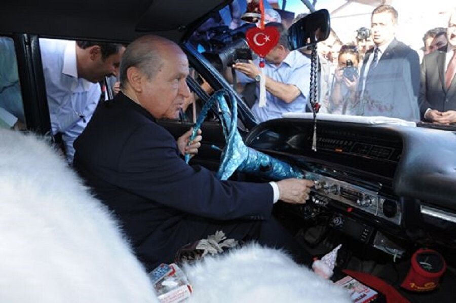 Klasik otomobilini Devlet Bahçeli'ye hediye etmek istiyor