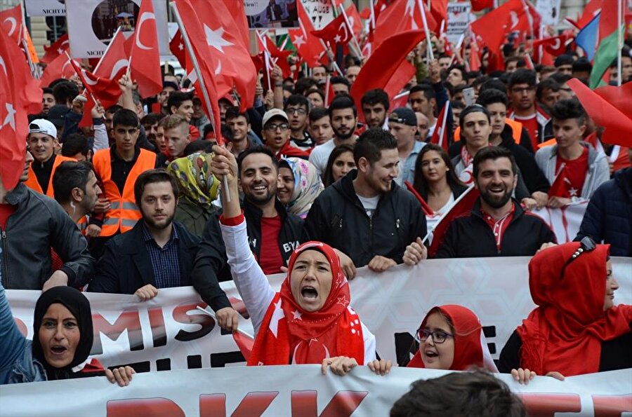 Avusturya: 107.880 Türk seçmenin bulunduğu ve Avrupa'nın en faşist ülkesi olarak gösterilen Avusturya'da sandıktan çıkan birinci parti %69,98 oy oranıyla AK Parti oldu.

                                    
                                    
                                    
                                    
                                    
                                
                                
                                
                                
                                